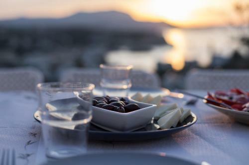 7 Olives Apartments