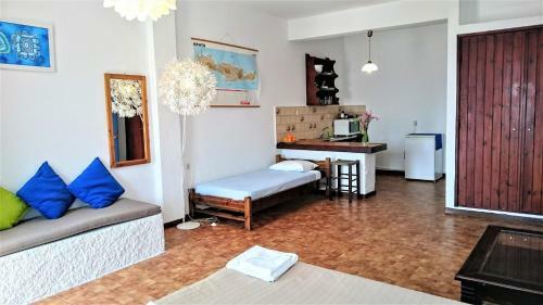 7 Olives Apartments