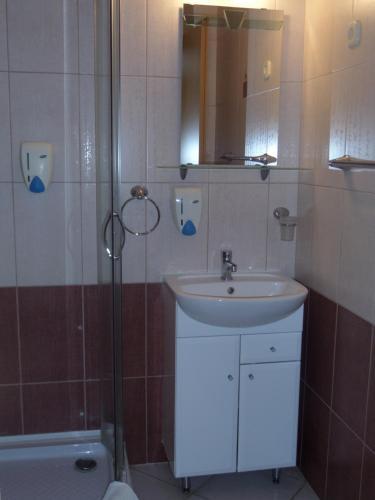 Hostal Minerva Panzi�, �tterem - K�v�z�