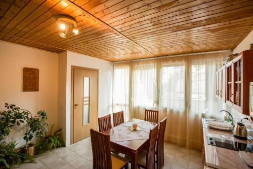Hostal Bacchus Guesthouse
