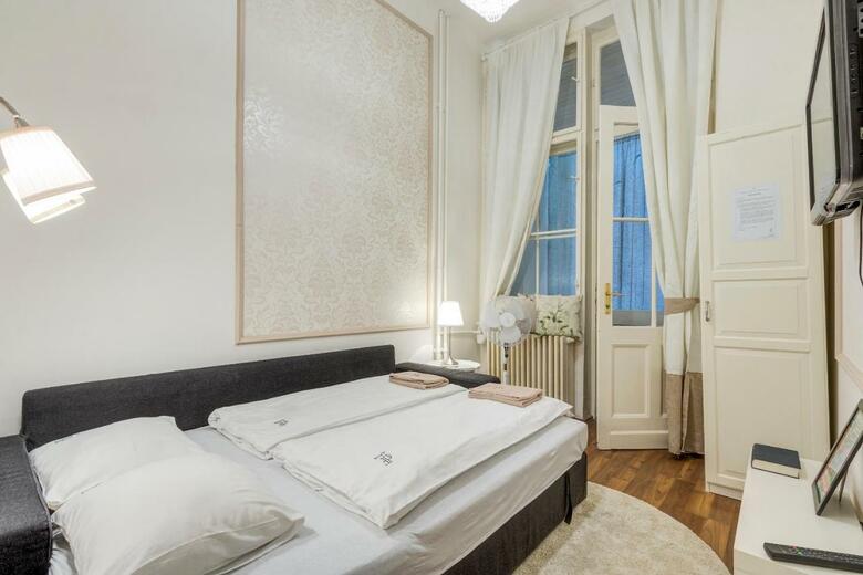 Fashion Street Luxury Apartment