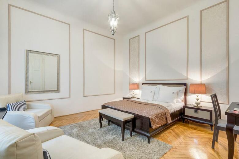 Fashion Street Luxury Apartment