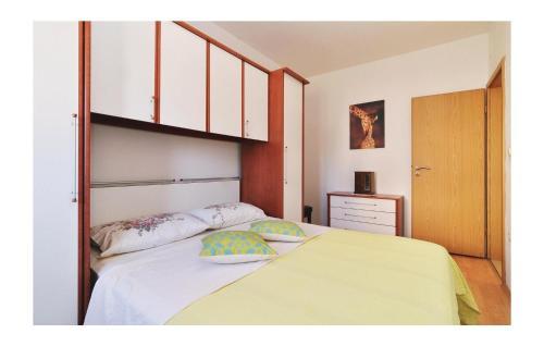 Three-bedroom Holiday Home Petrcane 05
