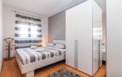 Three-bedroom Holiday Home Petrcane 05
