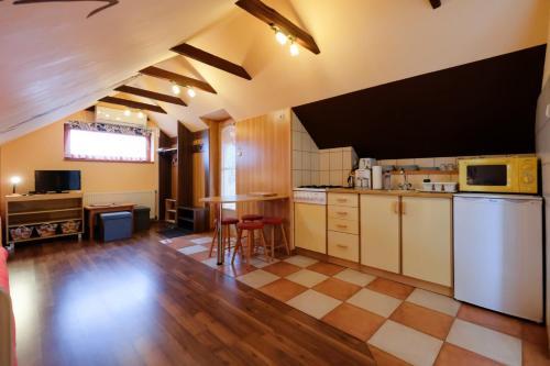 4 �vszak Apartman