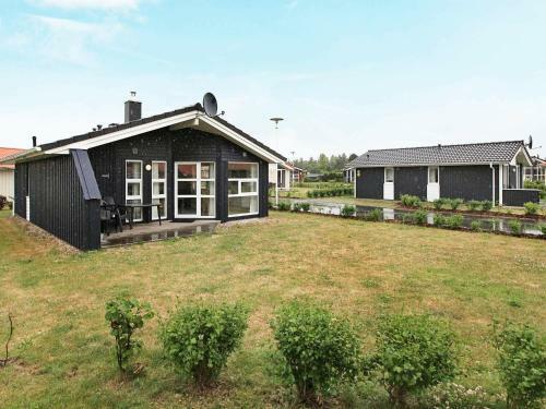 Two-bedroom Holiday Home In Gr�mitz 25