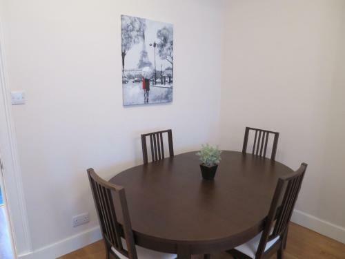 Buccleuch Street Apartment