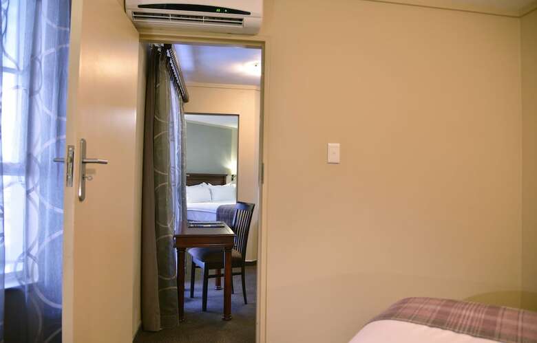 Hotel Protea Manor (.)