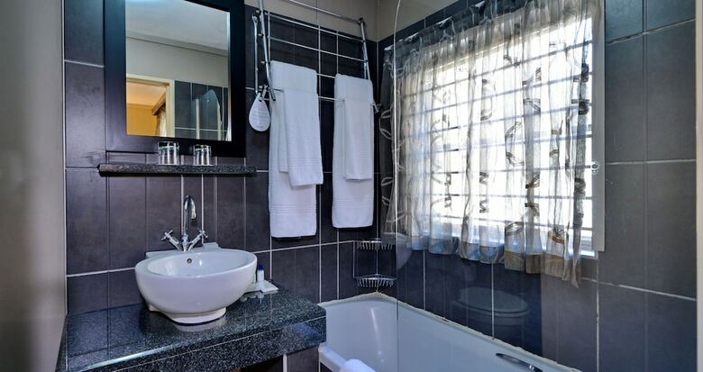 Hotel Protea Manor (.)