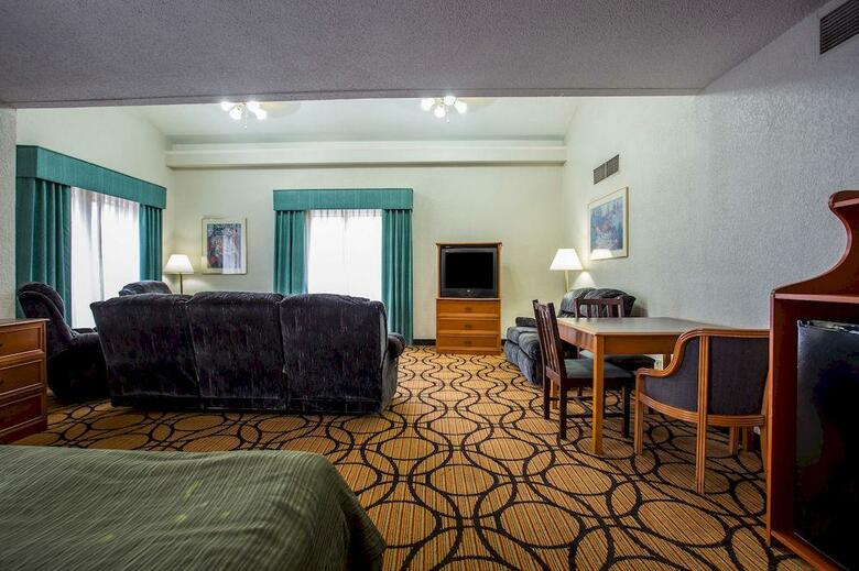 Hotel Quality Inn & Suites Charlotte Airport