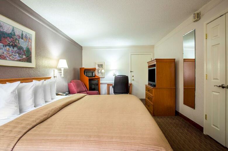 Hotel Quality Inn & Suites Charlotte Airport
