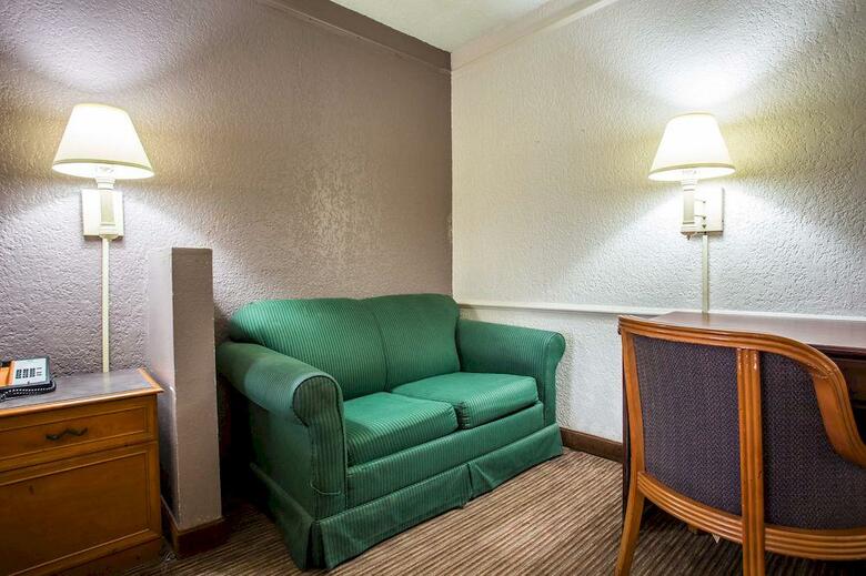 Hotel Quality Inn & Suites Charlotte Airport