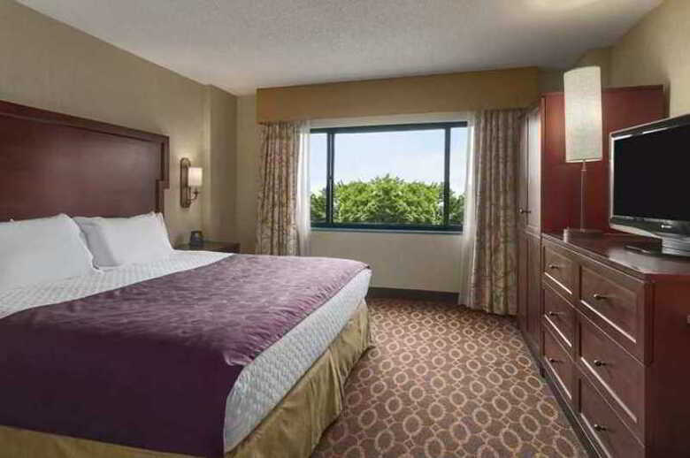 Hotel Embassy Suites Charlotte