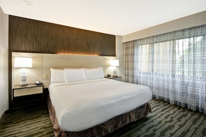 Hotel Embassy Suites Charlotte