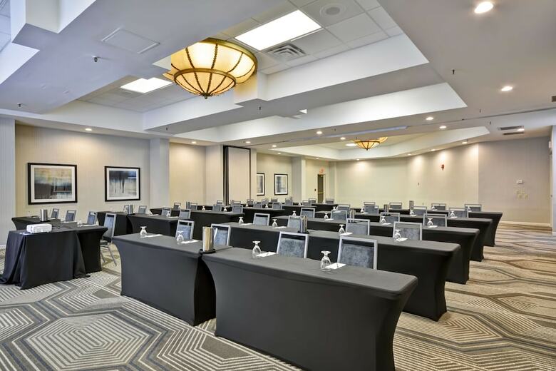 Hotel Embassy Suites Charlotte