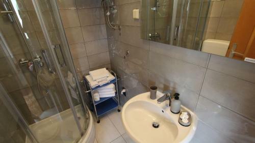 Two-bedroom Apartment In Klimno V
