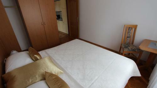 Two-bedroom Apartment In Klimno V