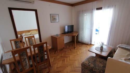 Two-bedroom Apartment In Klimno V