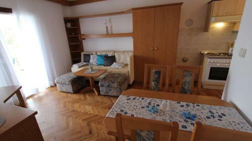 Two-bedroom Apartment In Klimno V