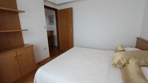 Two-bedroom Apartment In Klimno V