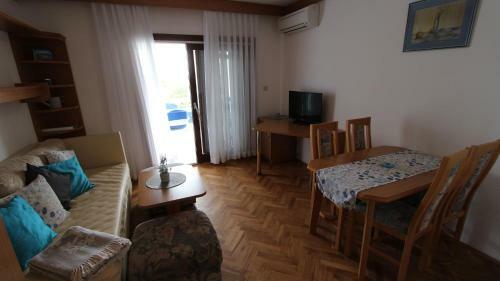 Two-bedroom Apartment In Klimno IV