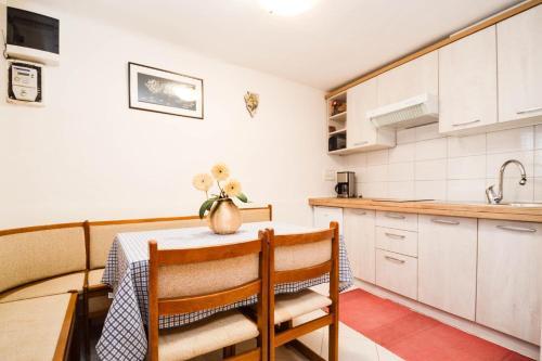 Two-bedroom Apartment In Pomer I
