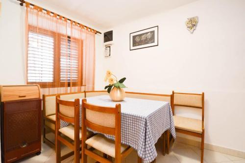 Two-bedroom Apartment In Pomer I