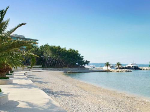 Luxury Beach Apartment