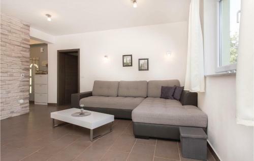 Two-bedroom Holiday Home Zgaljici 08