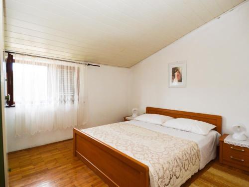 Four-bedroom Apartment In Stinjan I