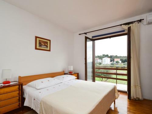 Four-bedroom Apartment In Stinjan I