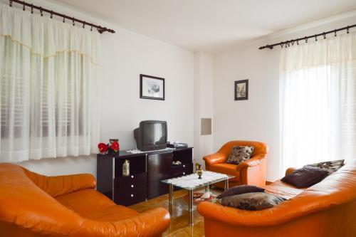 Four-bedroom Apartment In Stinjan I