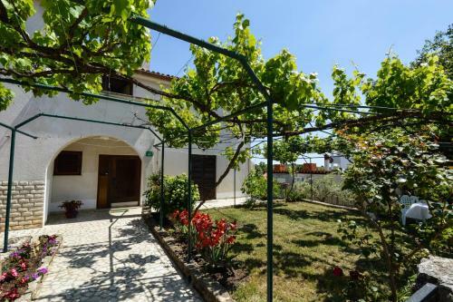 Four-bedroom Apartment In Stinjan I