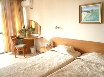 Hotel Briz(.)