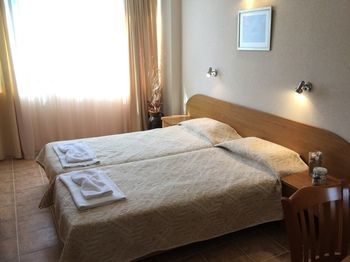 Hotel Briz(.)