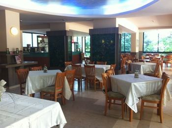 Hotel Briz(.)