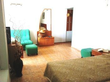 Hotel Briz(.)