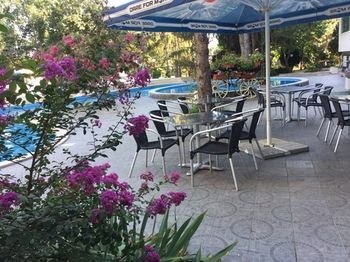 Hotel Briz(.)