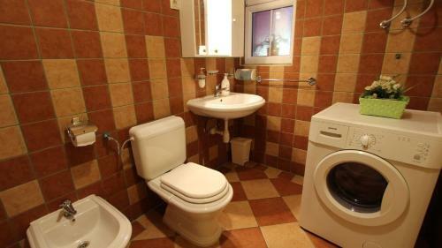 Two-bedroom Apartment In Malinska IV