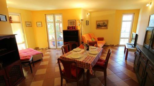 Two-bedroom Apartment In Malinska IV