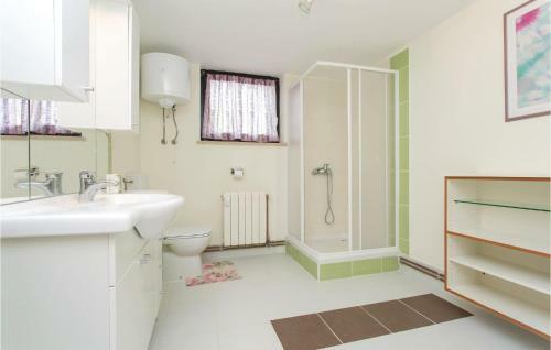 Three-bedroom Holiday Home Zgombici 01
