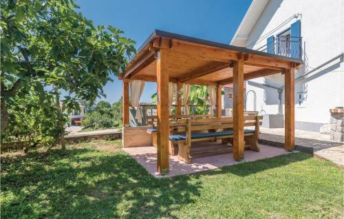 Three-bedroom Holiday Home Zgombici 01