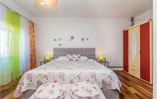 Three-bedroom Holiday Home Zgombici 01