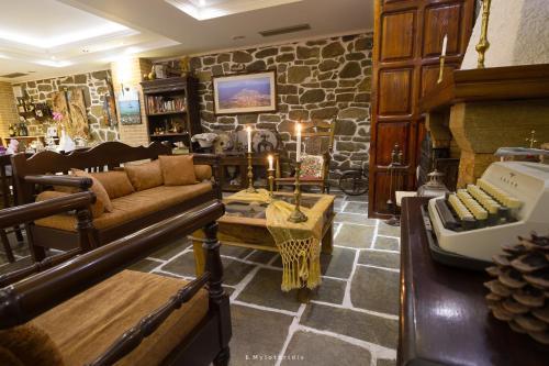 Hostal Archontiko Hotel