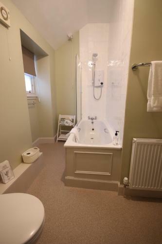 Hostal Inglestone House Guest House