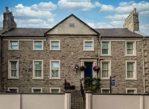 Hostal Inglestone House Guest House