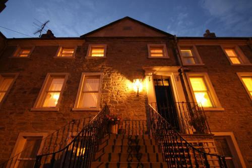 Hostal Inglestone House Guest House
