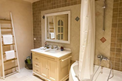 Villa Enastron Suites