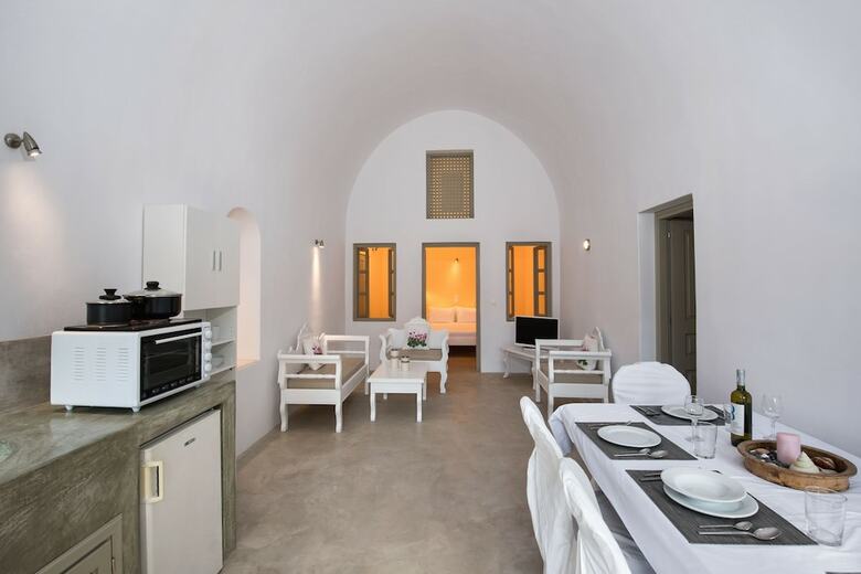 Apartamentos Filotimo Cave Houses