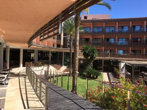 Les Oliveres Beach Resort